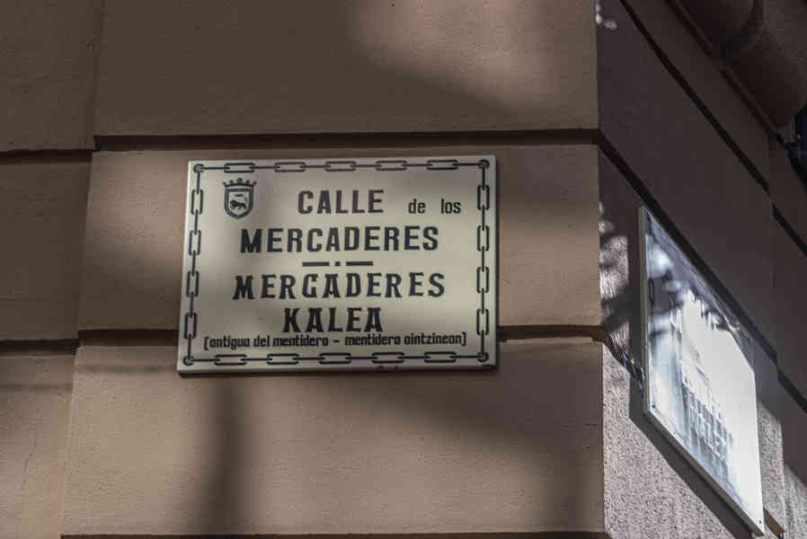 Pamplona 073 - calle de Los Mercaderes